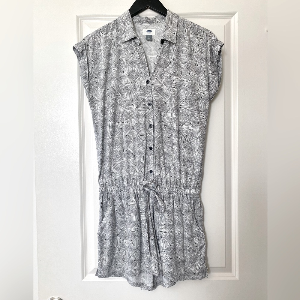 Women’s Old Navy White Black Printed Tie Waist Romper - size small
